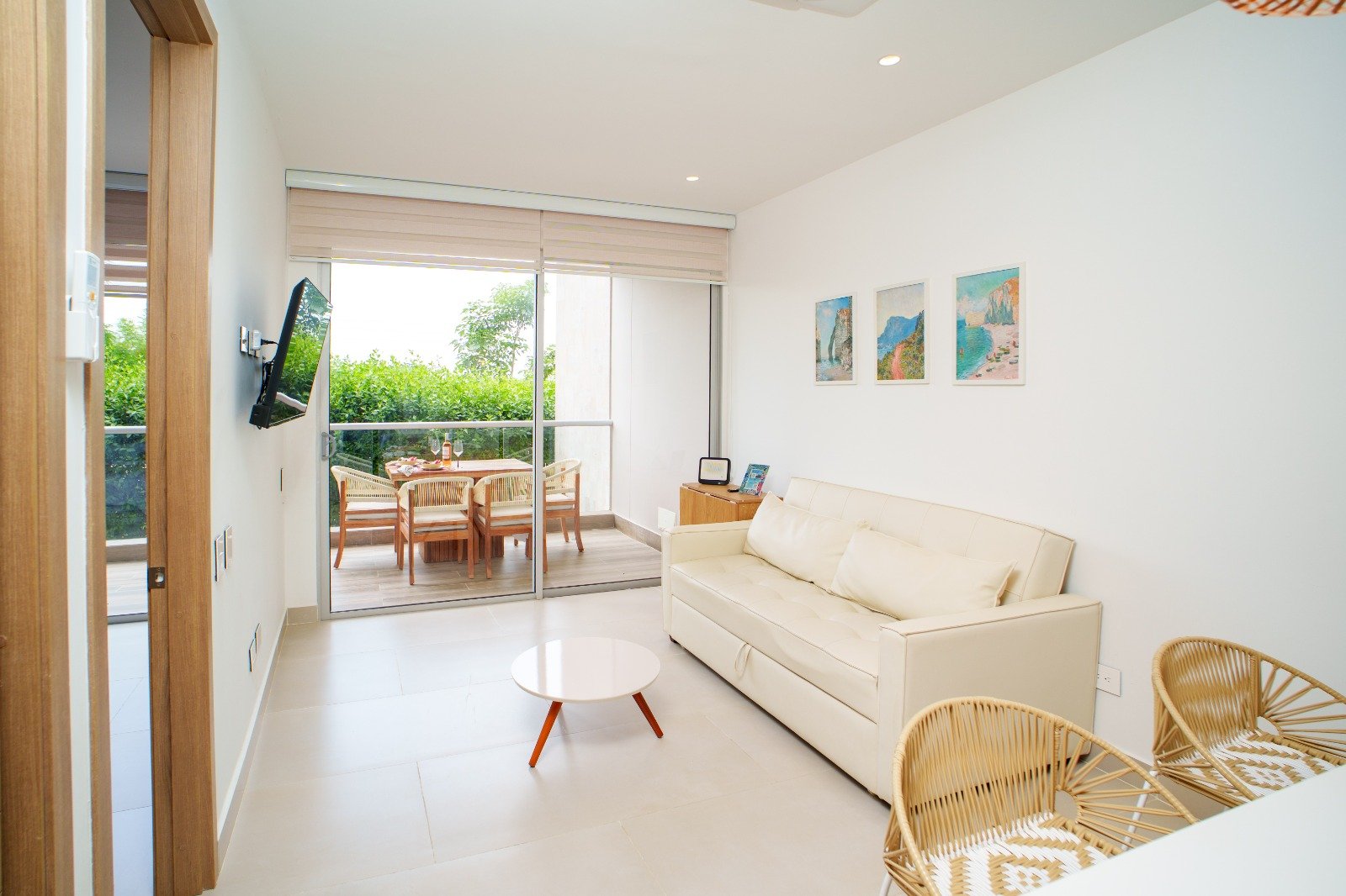 Living room with access to the balcony